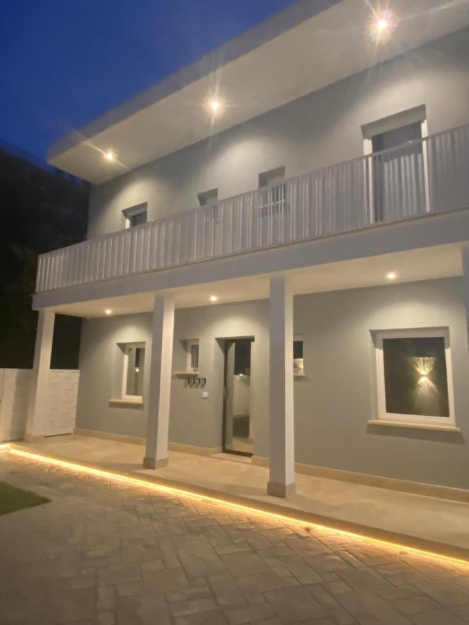 Grey House Guest House Luxury Латина Екстер'єр фото