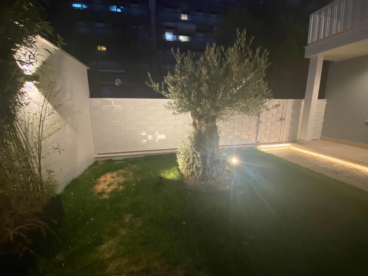 Grey House Guest House Luxury Латина Екстер'єр фото