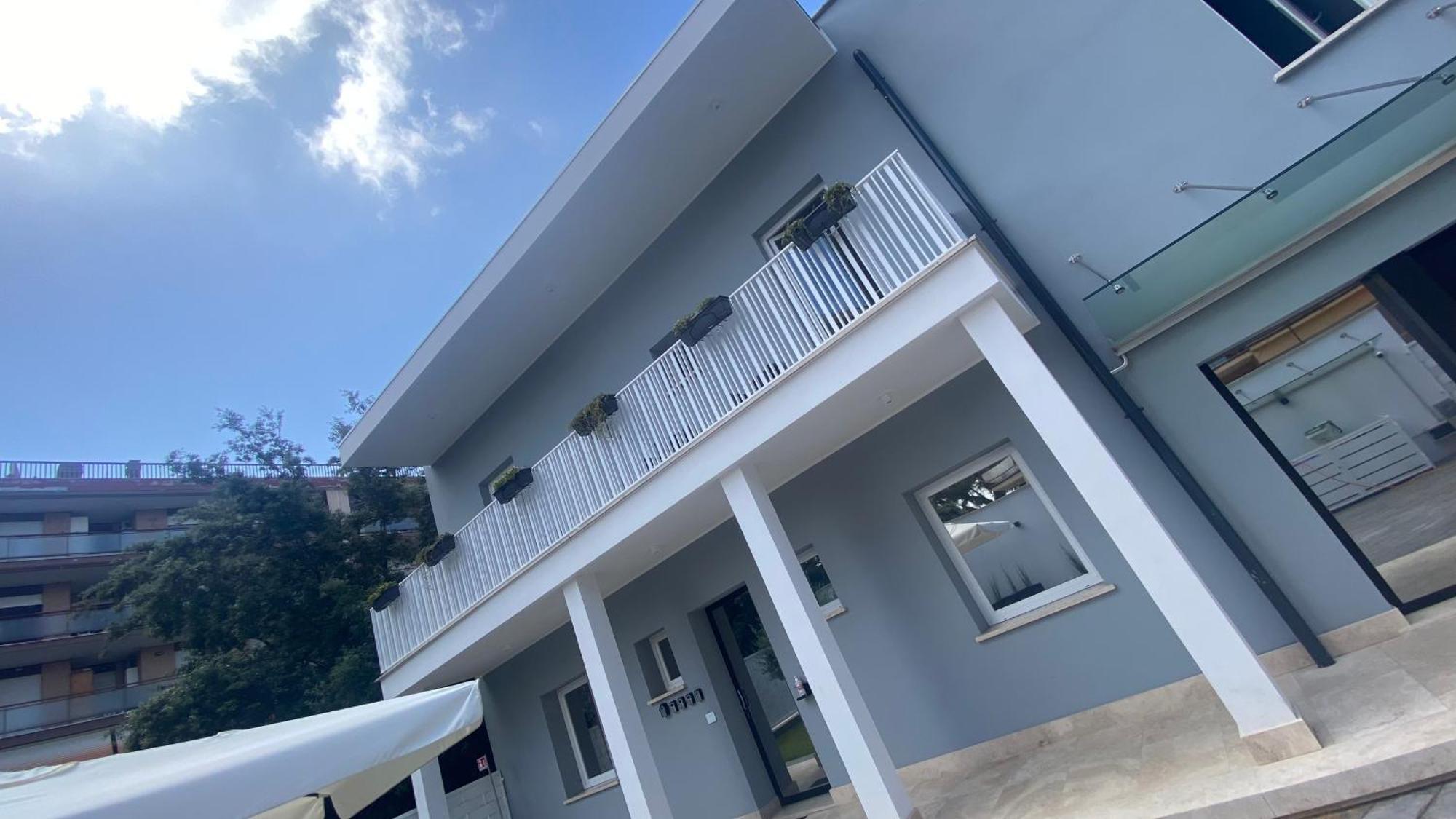 Grey House Guest House Luxury Латина Екстер'єр фото